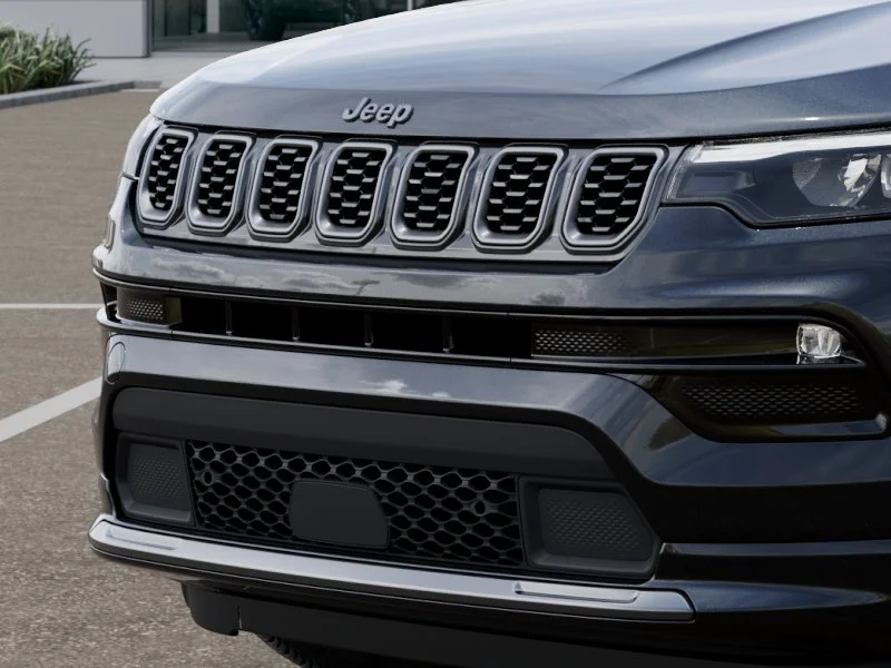 New 2025 Diamond Black Crystal Pearl-Coat Exterior Paint Jeep Limited image 7