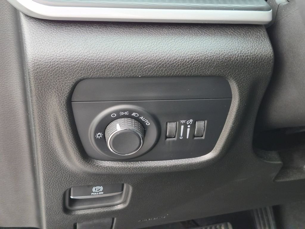 Used 2024 White Jeep Laredo image 14