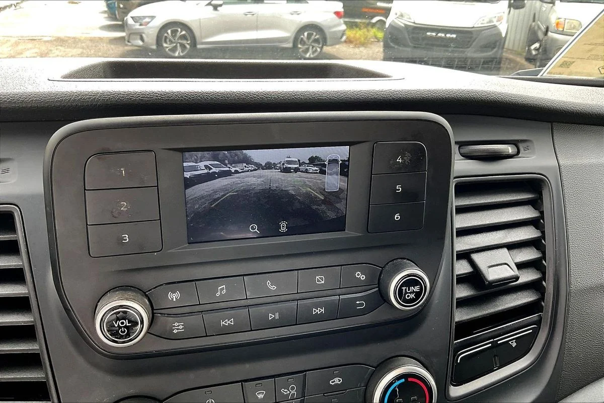 Used 2021  Ford  image 13