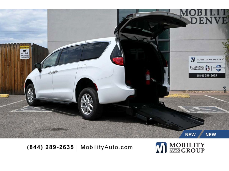 2025 Chrysler Voyager LX