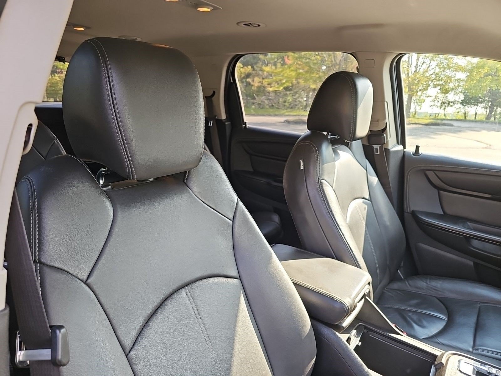 Used 2017 Quicksilver Metallic GMC Limited image 10
