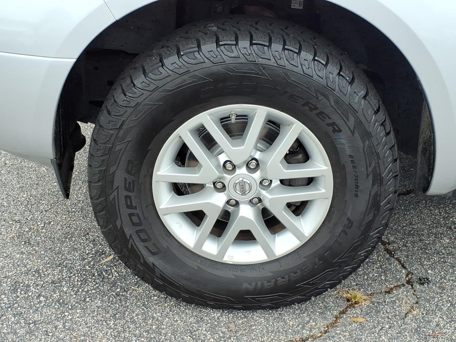 Used 2019 Glacier White Nissan SV image 3