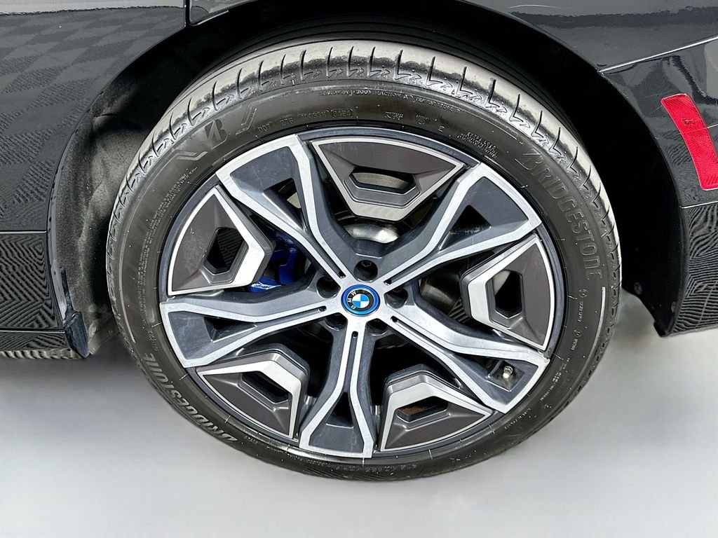 Certified Used 2024 Black Sapphire Metallic BMW xDrive50 image 31