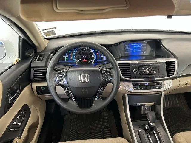 Used 2015 White Honda  image 32