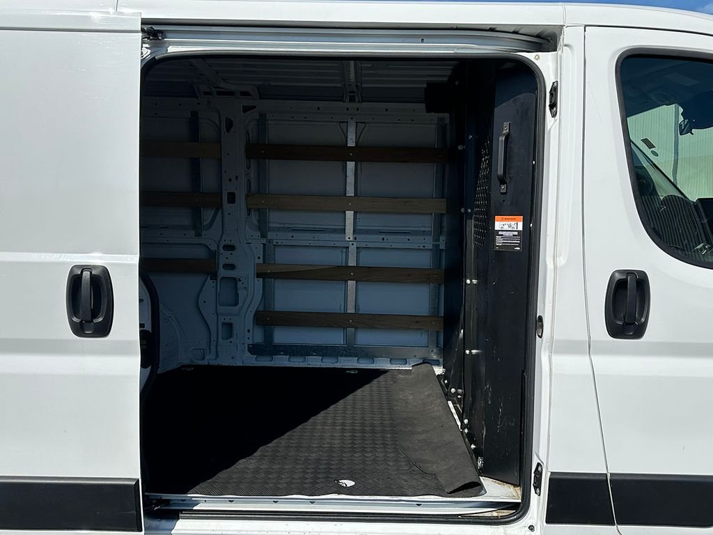 Used 2025 White Ram Base image 12