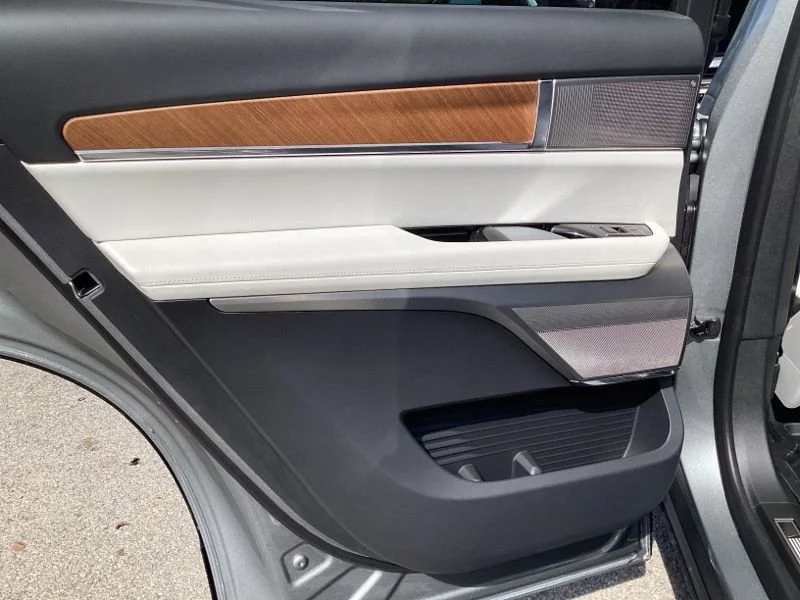 2026 Cadillac VISTIQ Luxury - Photo 10