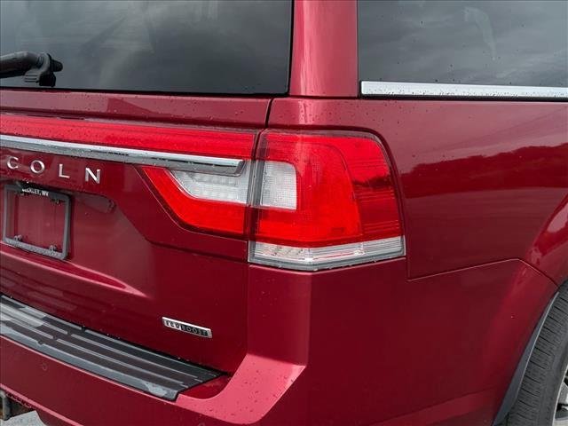 Used 2016 Ruby Red Metallic Tinted Clearcoat Lincoln Reserve image 15