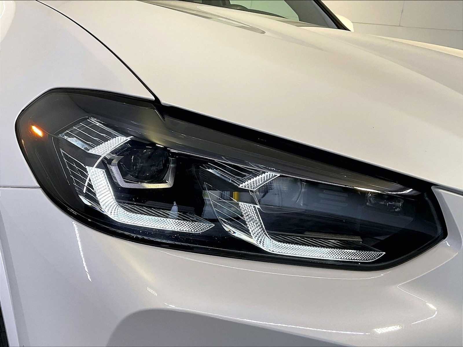 Used 2024 Mineral White Metallic BMW xDrive30i image 12
