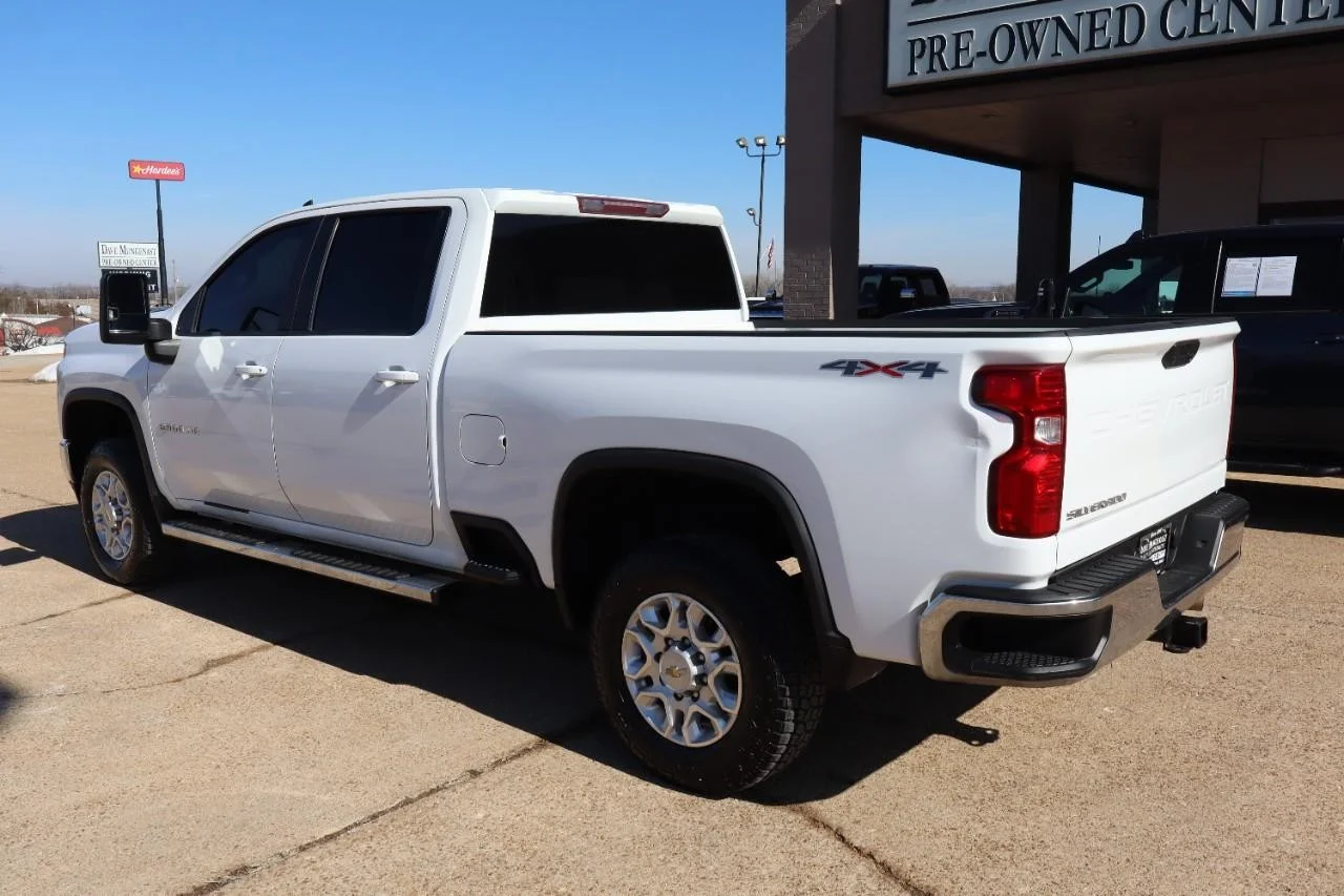 Used 2021 WHITE Chevrolet LT image 3