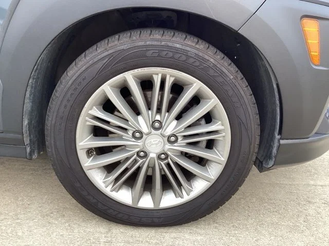 Used 2020 Gray Hyundai SEL Plus image 9