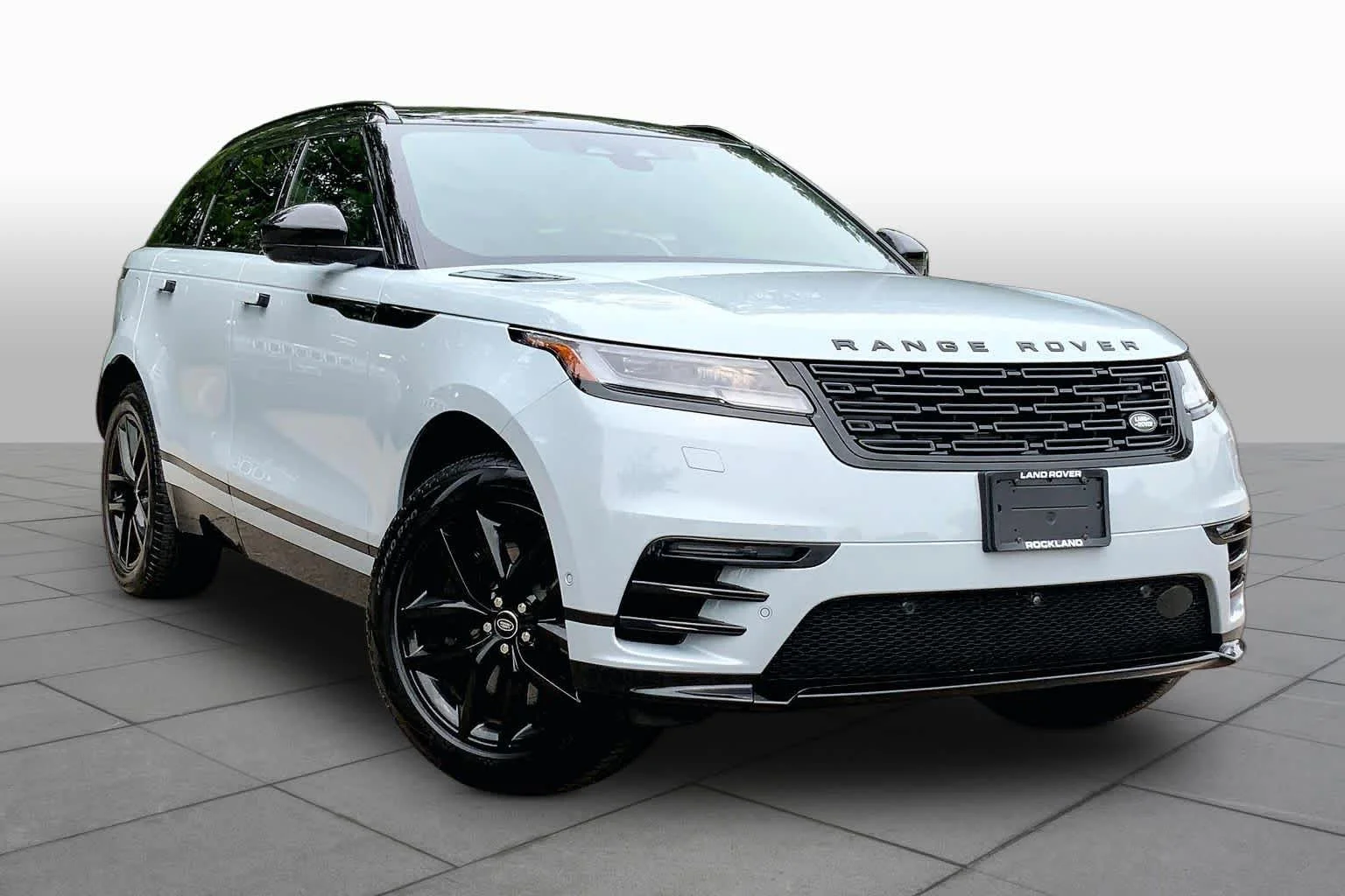 Used 2026 GRAY Land Rover Dynamic SE image 3