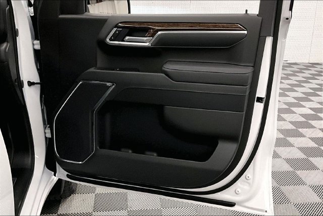 Used 2026 Summit White GMC SLE image 21