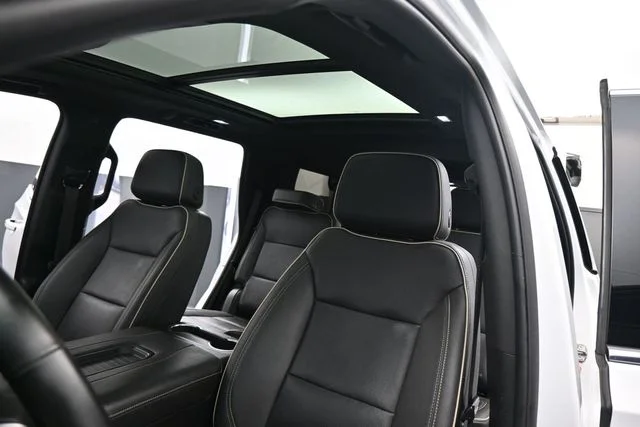 Used 2023 White GMC SLT image 32