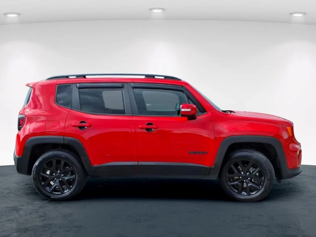 Used 2019 Red Jeep Latitude image 7