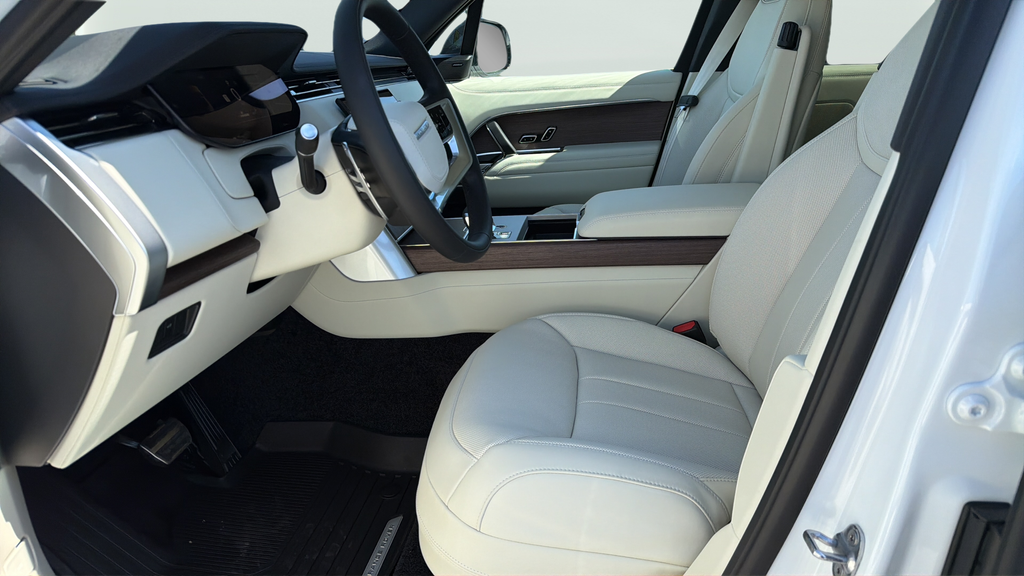 New 2026 Fuji White Land Rover SE image 18