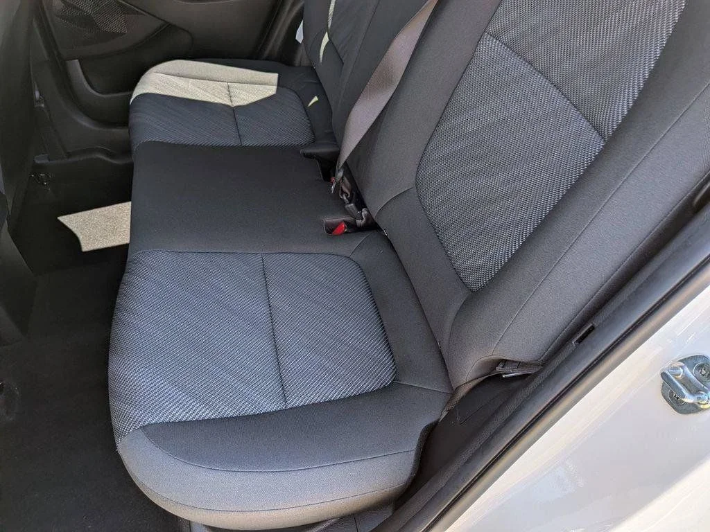 Used 2022 White Kia LX image 21