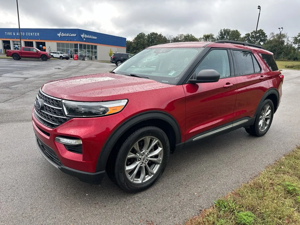 Used 2023 Red Metallic Ford XLT image 3
