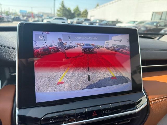 Used 2024 White/off-white Jeep Limited image 22