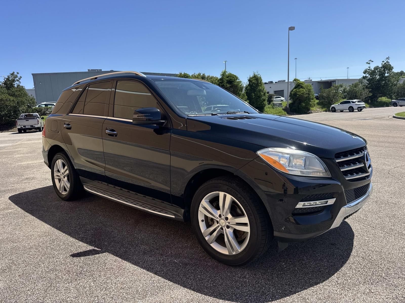 Used 2015 Black Mercedes-Benz ML 350 image 3