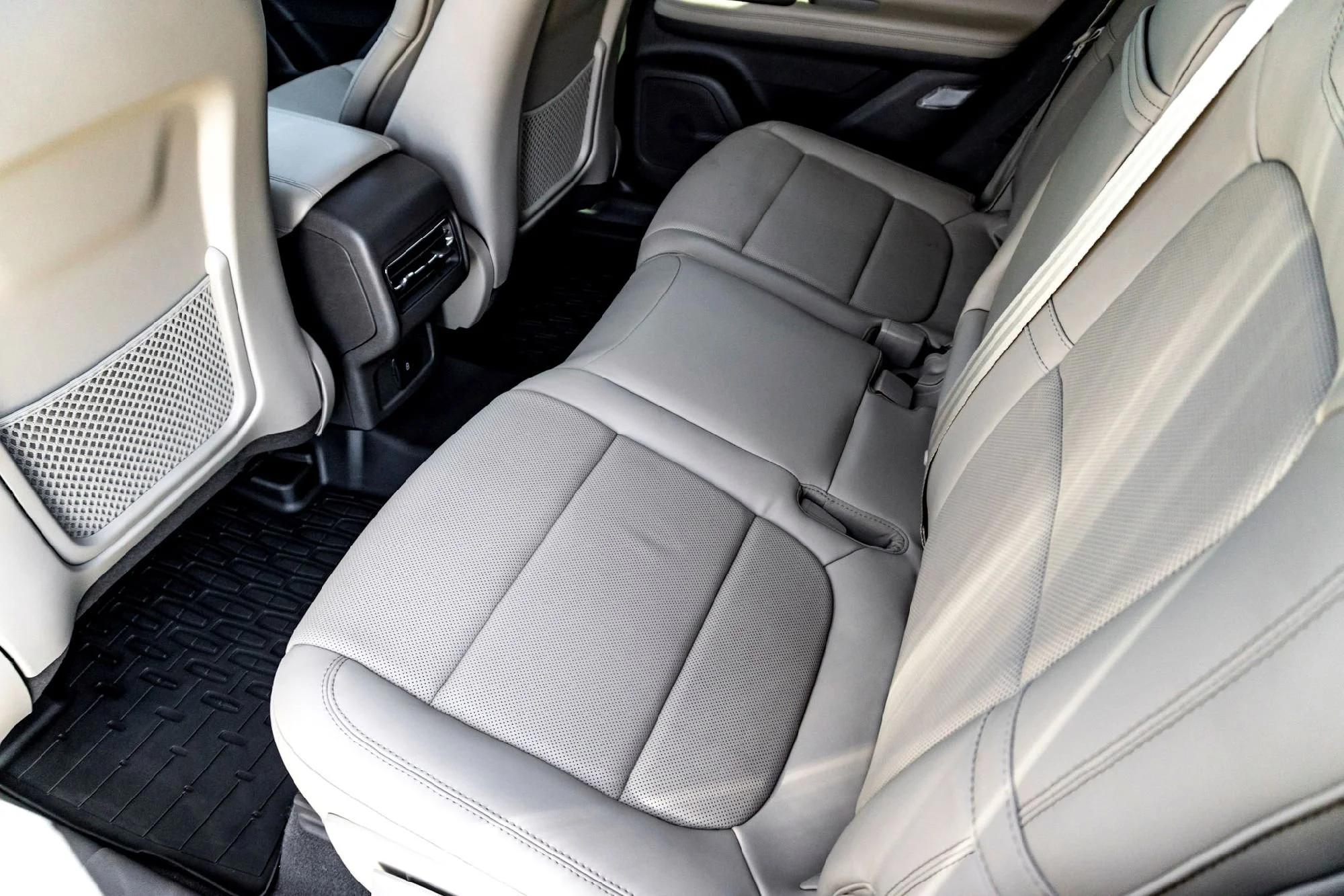 Used 2024 Whisper Blue Metallic Clearcoat Lincoln Grand Touring image 28