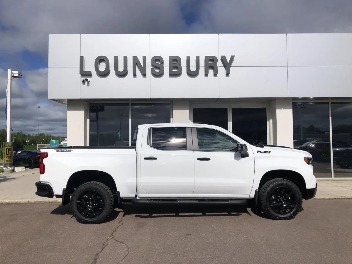 New 2026 White Chevrolet 4wd Crew Cab 147" Lt image 2