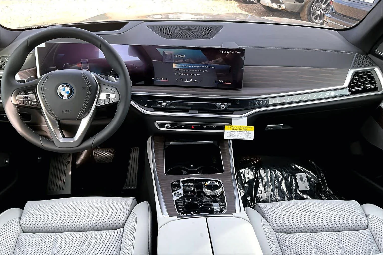 New 2026 Skyscraper Grey Metallic BMW xDrive50e image 5