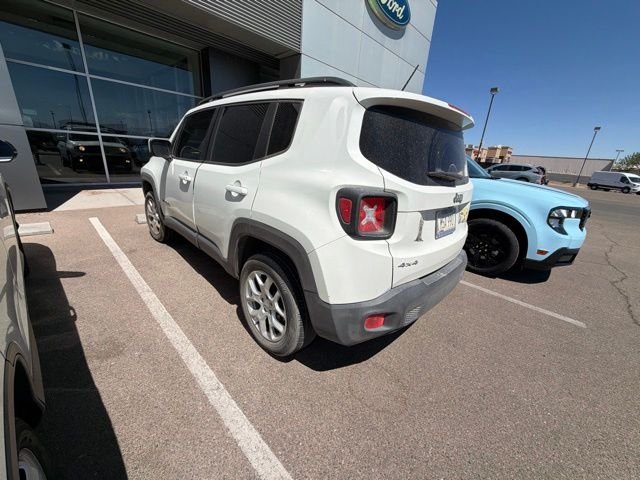 Used 2016 Alpine White Jeep Latitude image 3