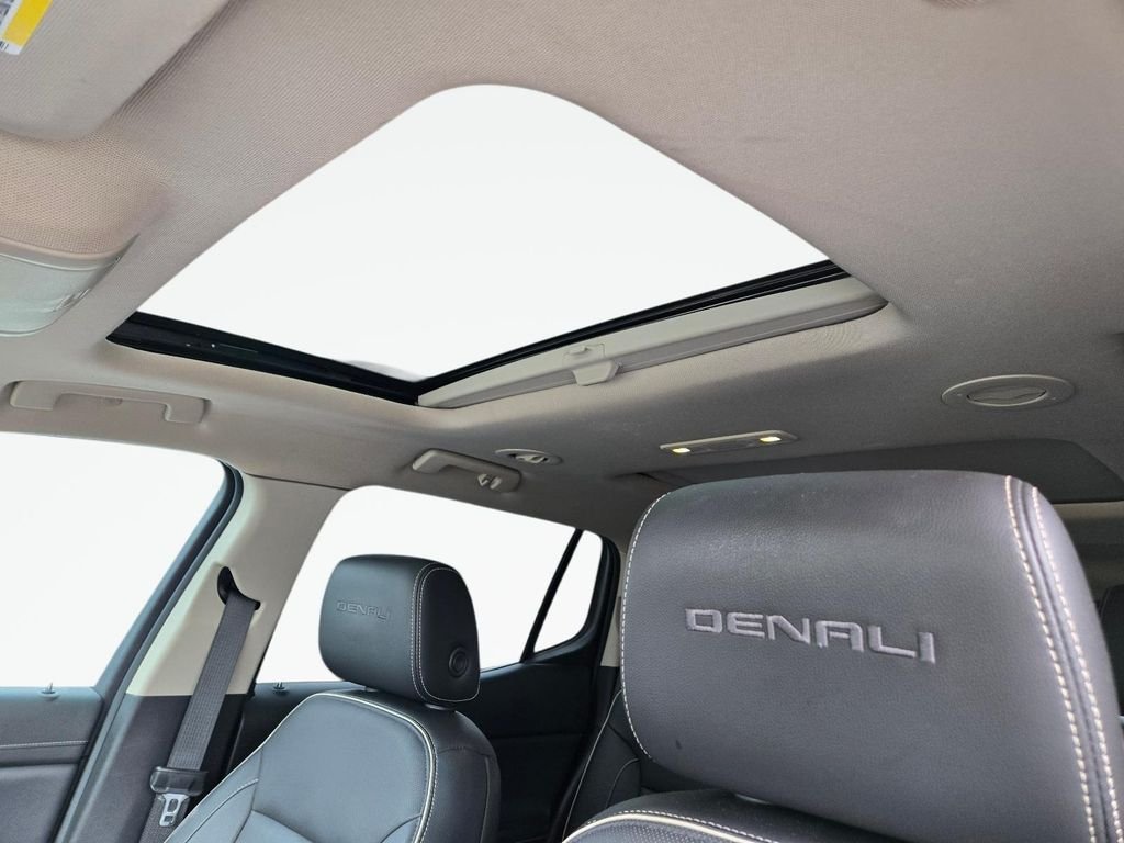 2019 GMC Acadia Denali - Photo 17