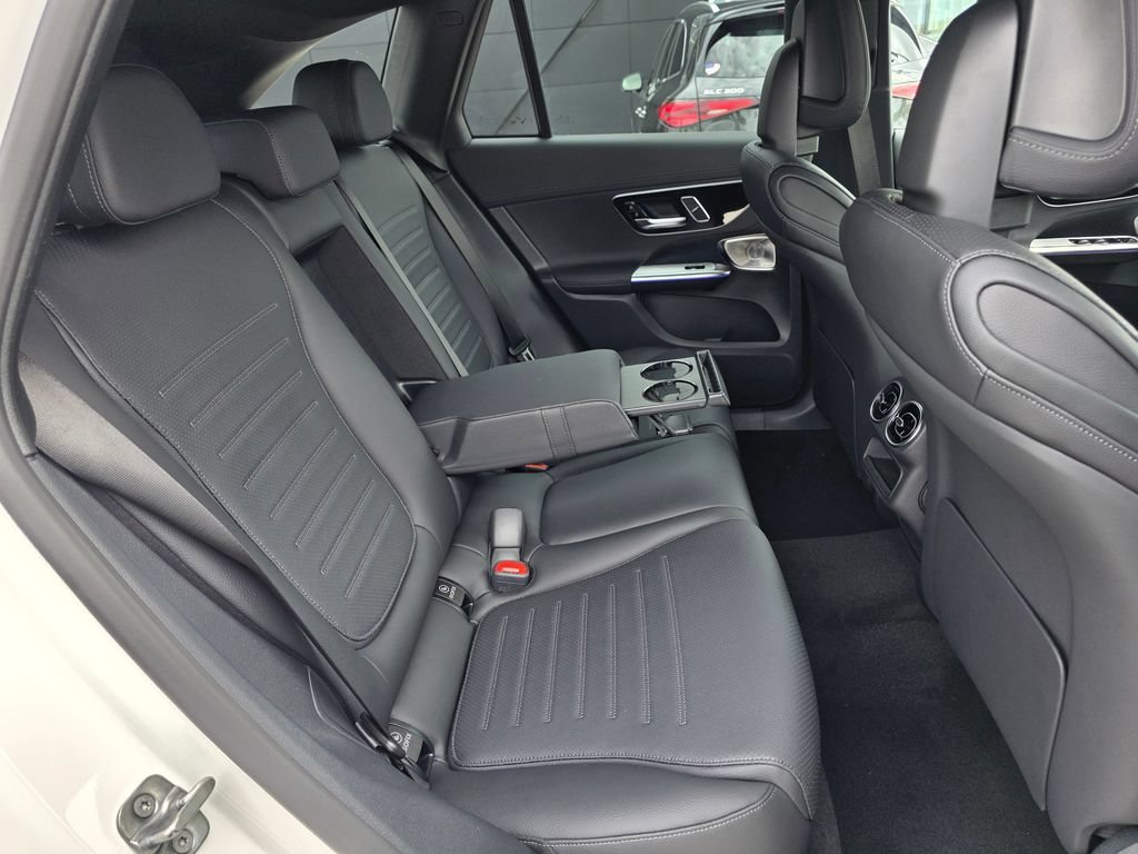 New 2026 Polar White Mercedes-Benz GLC 300 image 42