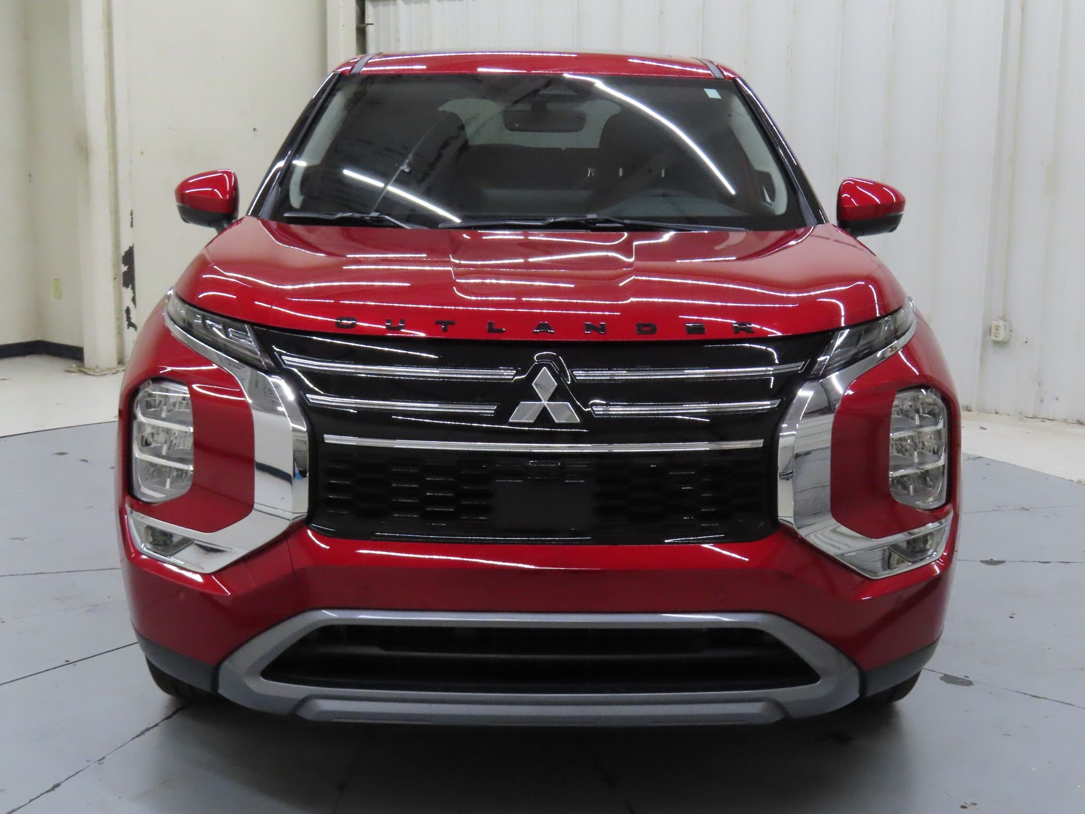 Used 2025 Red Mitsubishi SE image 9