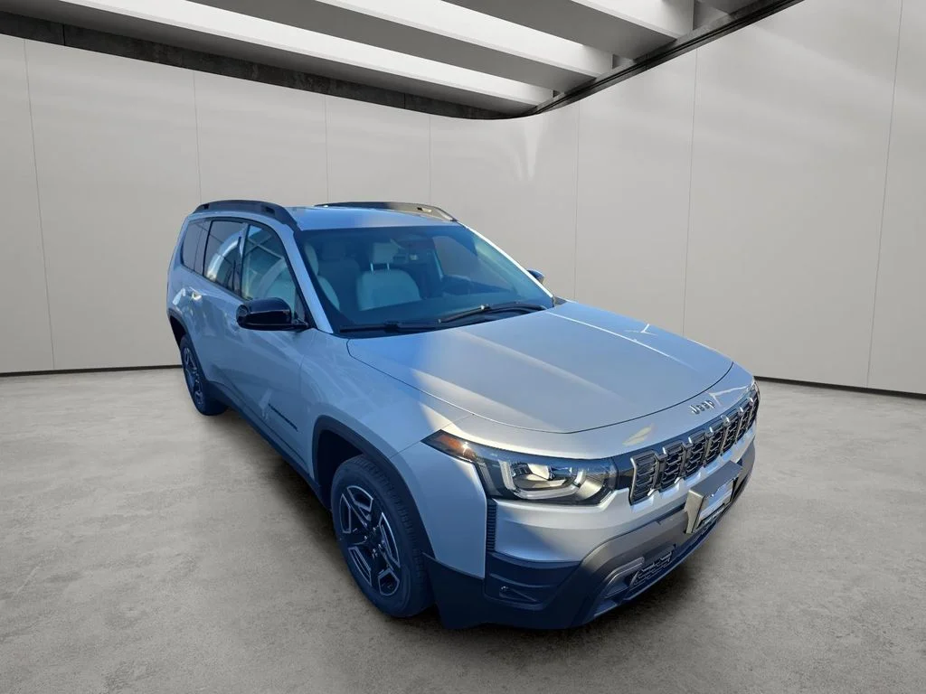 New 2026 Silver Zynith Clear-Coat Exterior Paint Jeep Laredo image 9