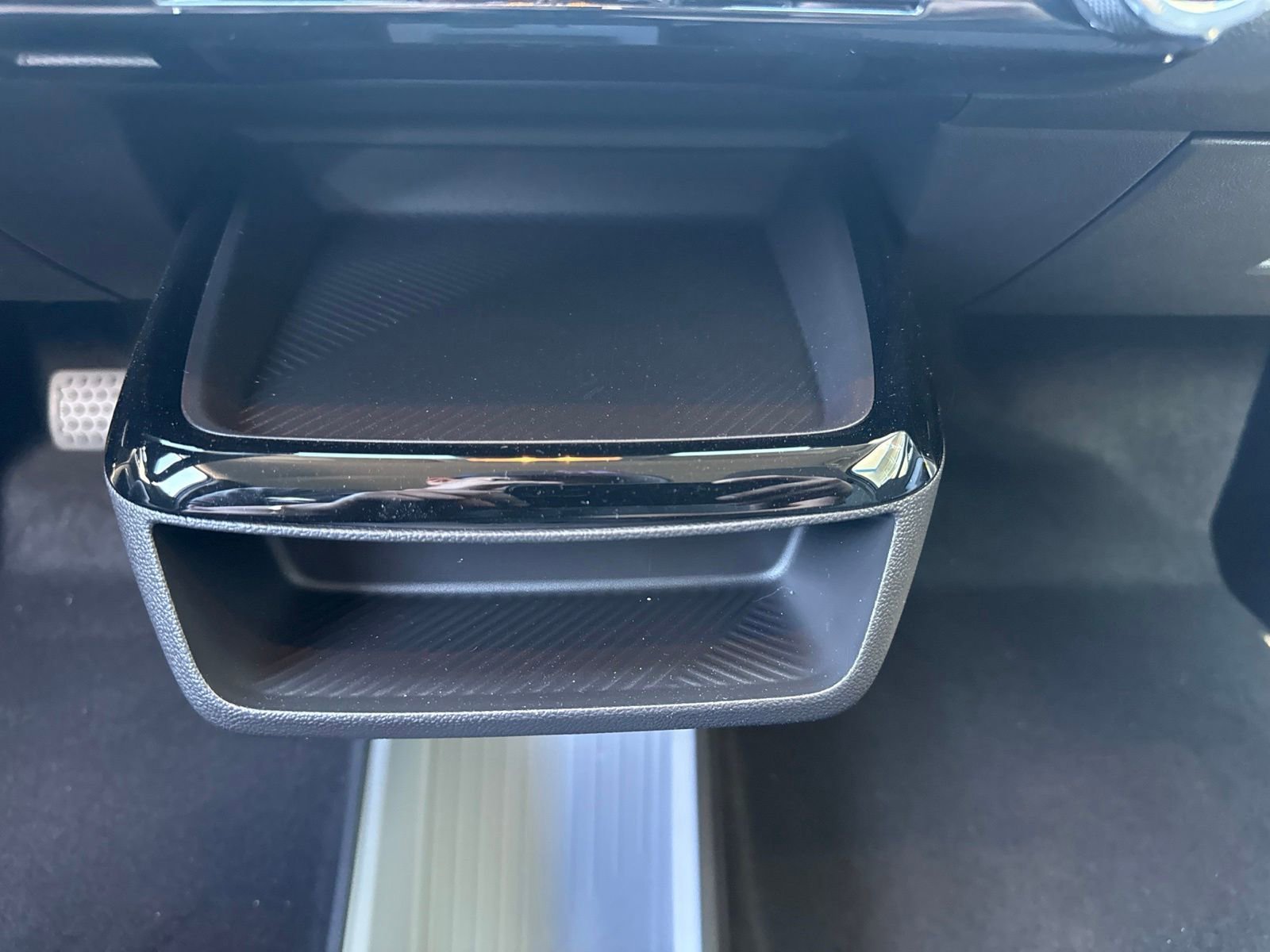 New 2027 Summit White Chevrolet LT image 24