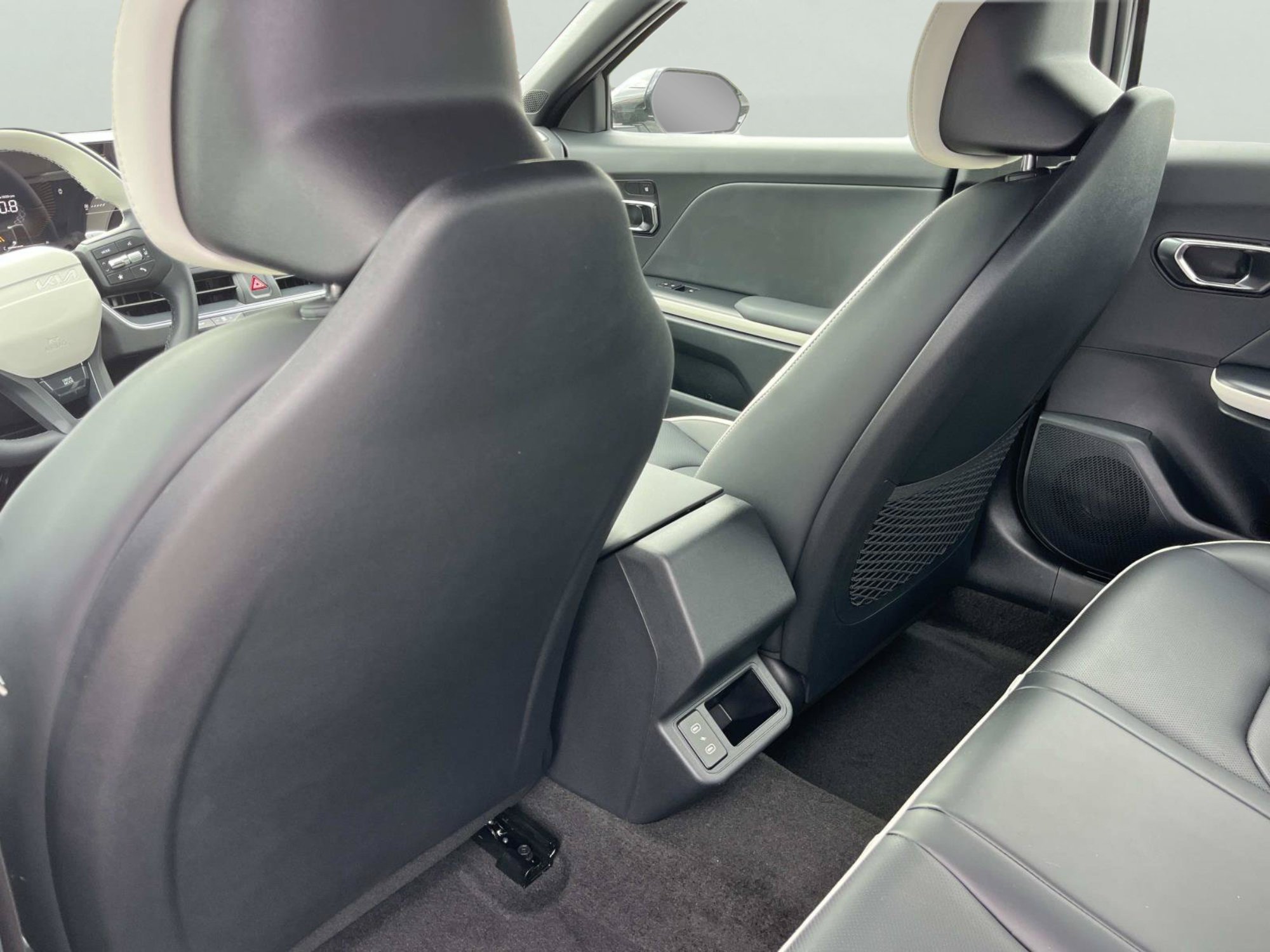 New 2026 Snow White Pearl Kia GT-Line image 18