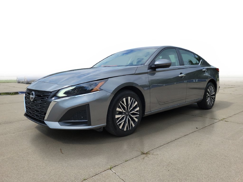 Used 2023 Gray Nissan 2.5 SV image 2