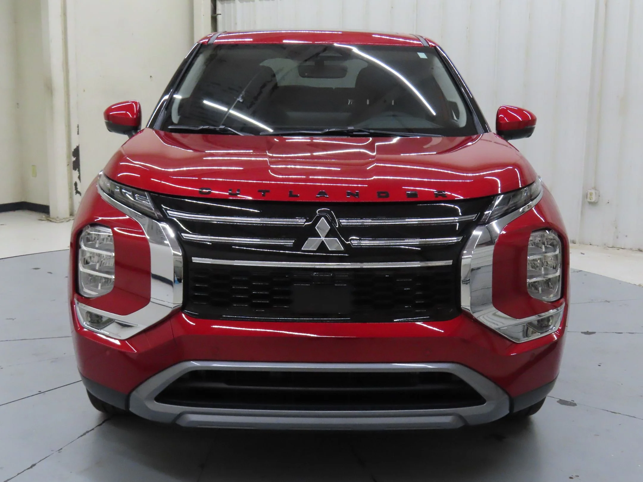 Used 2025 Red Mitsubishi SE image 9