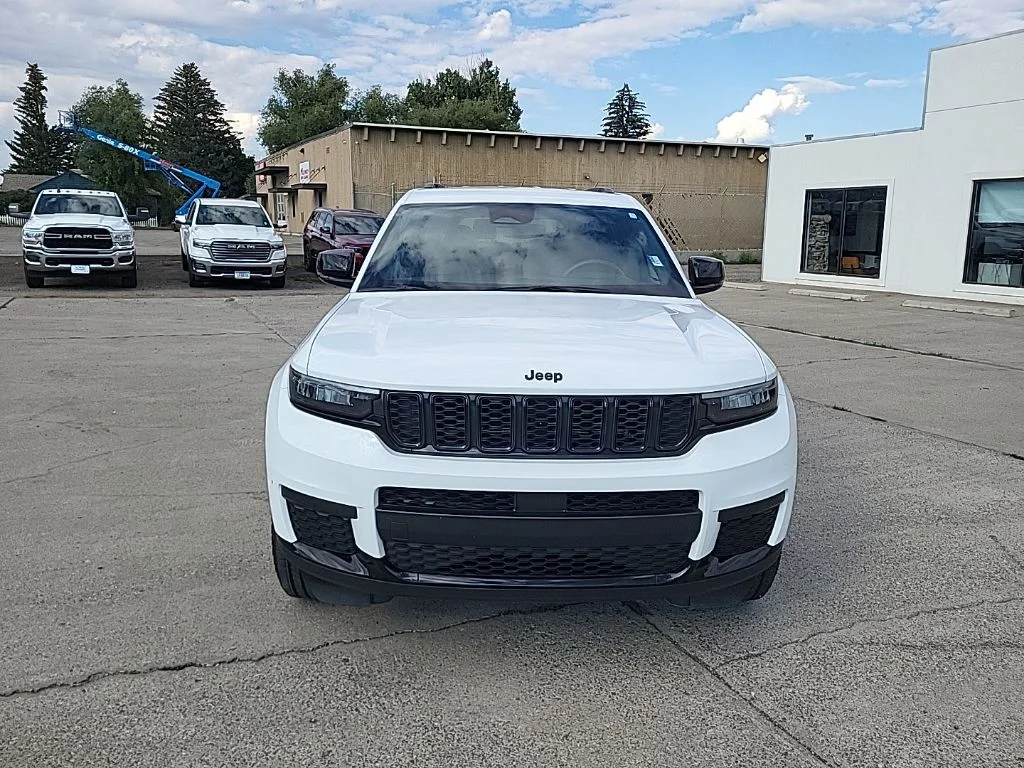 Used 2023 White Jeep Altitude image 2