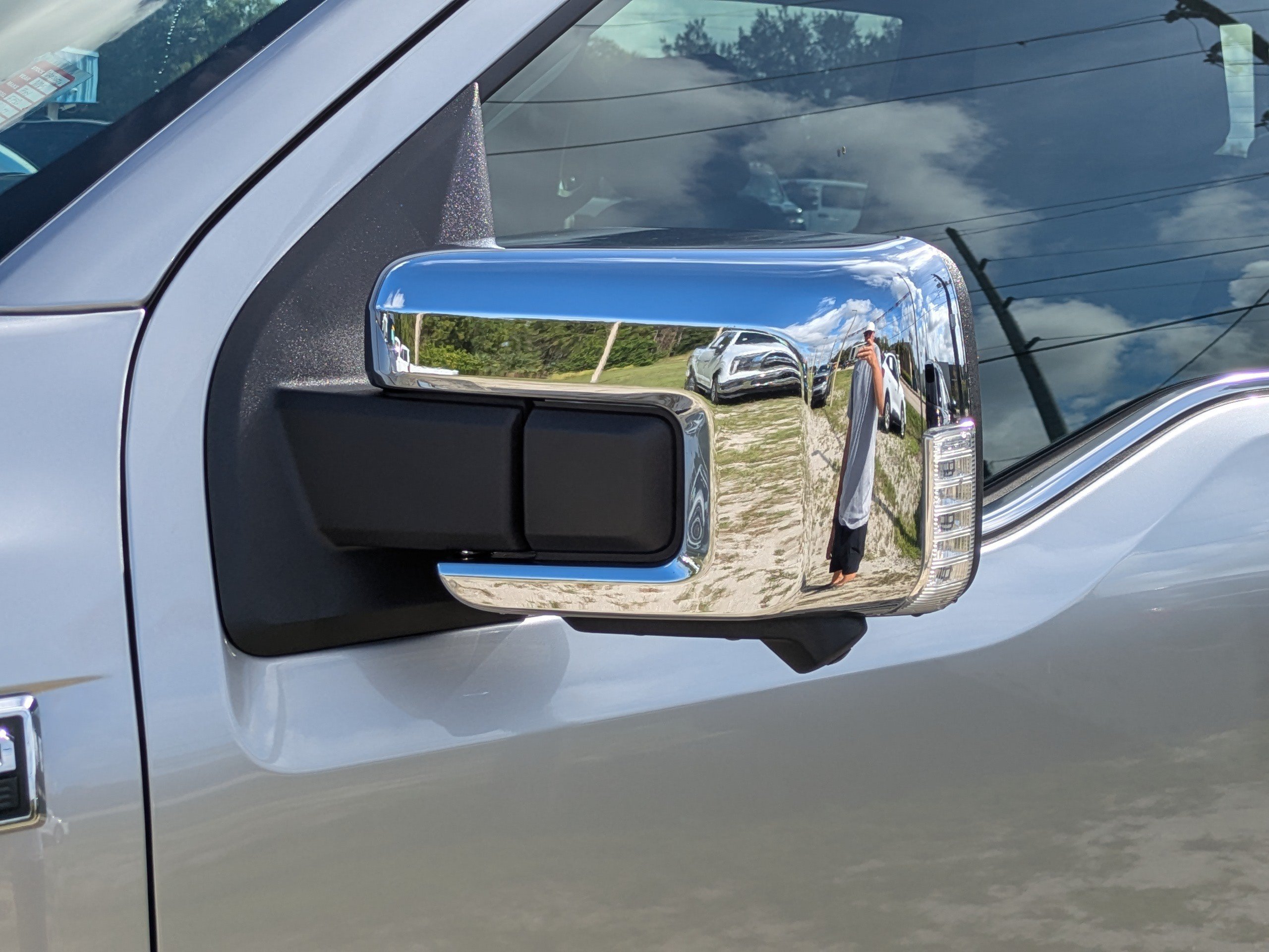 Used 2025 Silver Ford LARIAT image 12