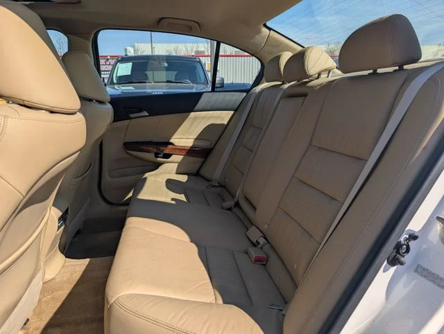 Used 2011 White Honda EX-L image 15