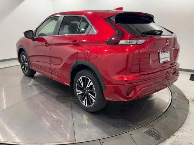 Used 2024 Red Mitsubishi SEL image 3