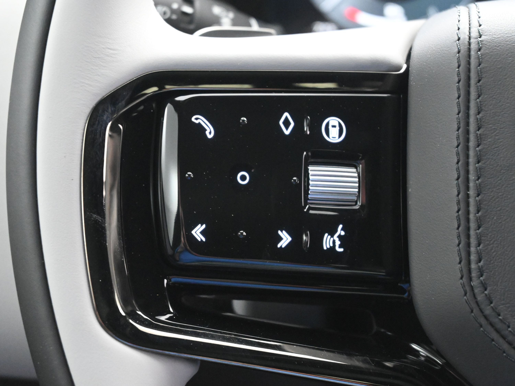 Certified Used 2026 Black Land Rover Dynamic SE image 18