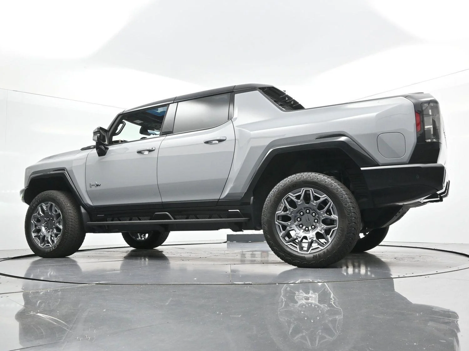 Used 2024 Meteorite Metallic (Grey) GMC 3X image 51