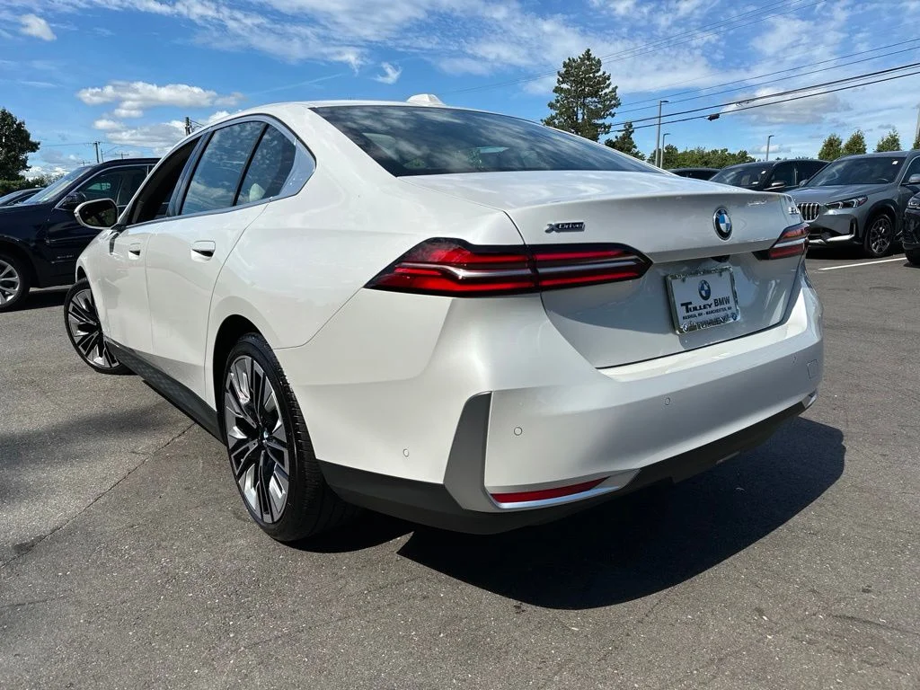 Used 2026 Mineral White Metallic BMW 530i xDrive image 5