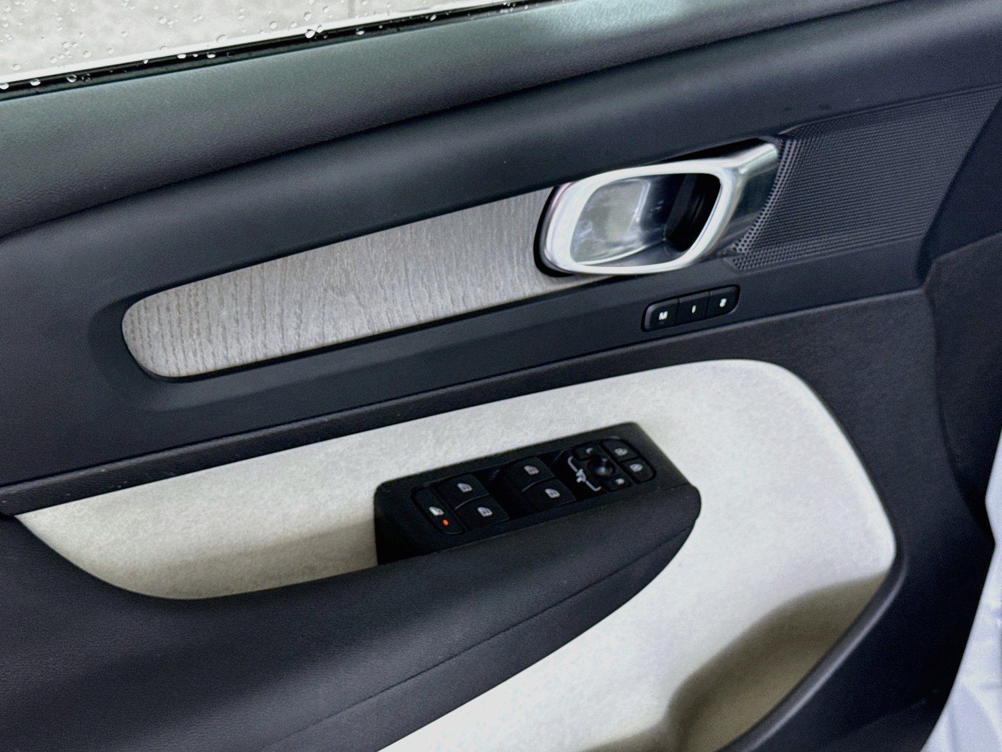 Used 2023 Crystal White Metallic Volvo Plus Bright Theme image 18
