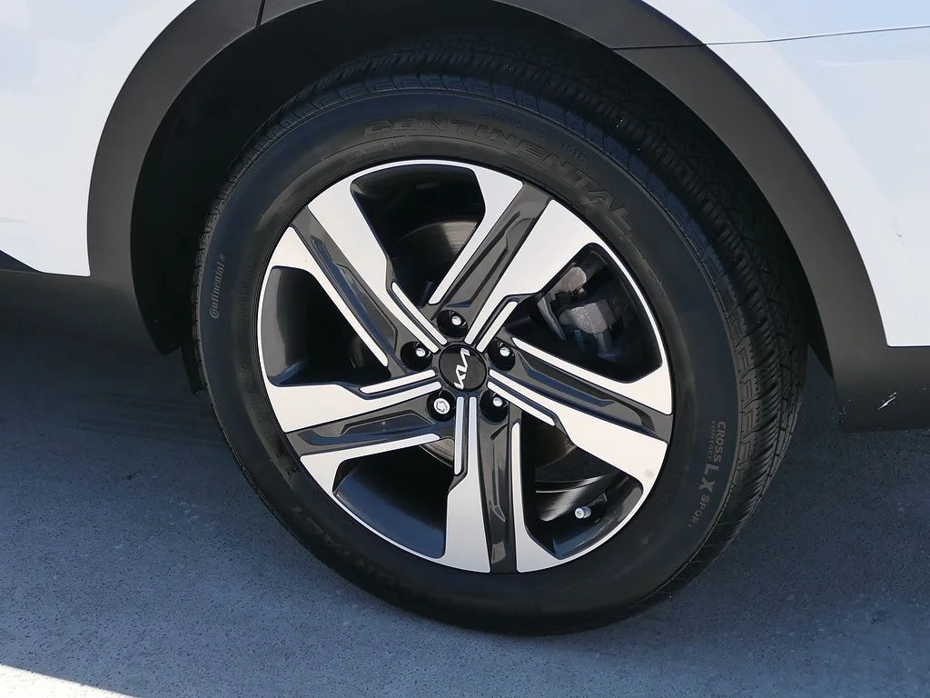 Used 2023 White Kia EX image 10