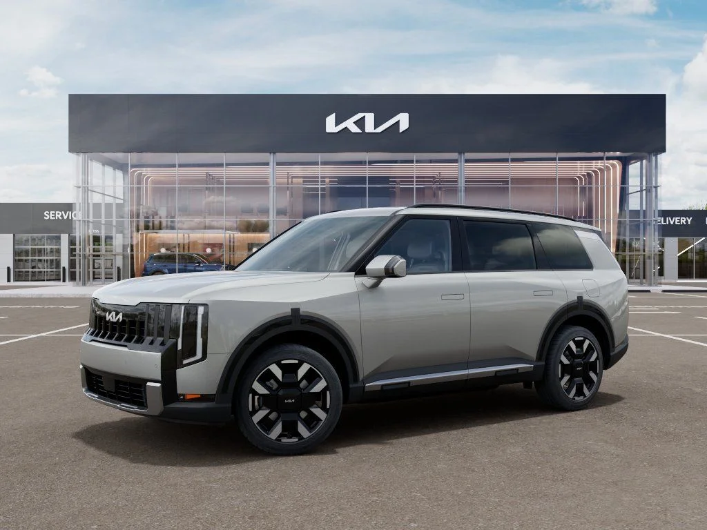 New 2027 Ivory Silver Kia S image 3
