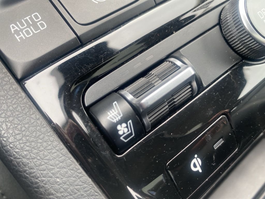Used 2023 Gravity Gray Kia EX image 28