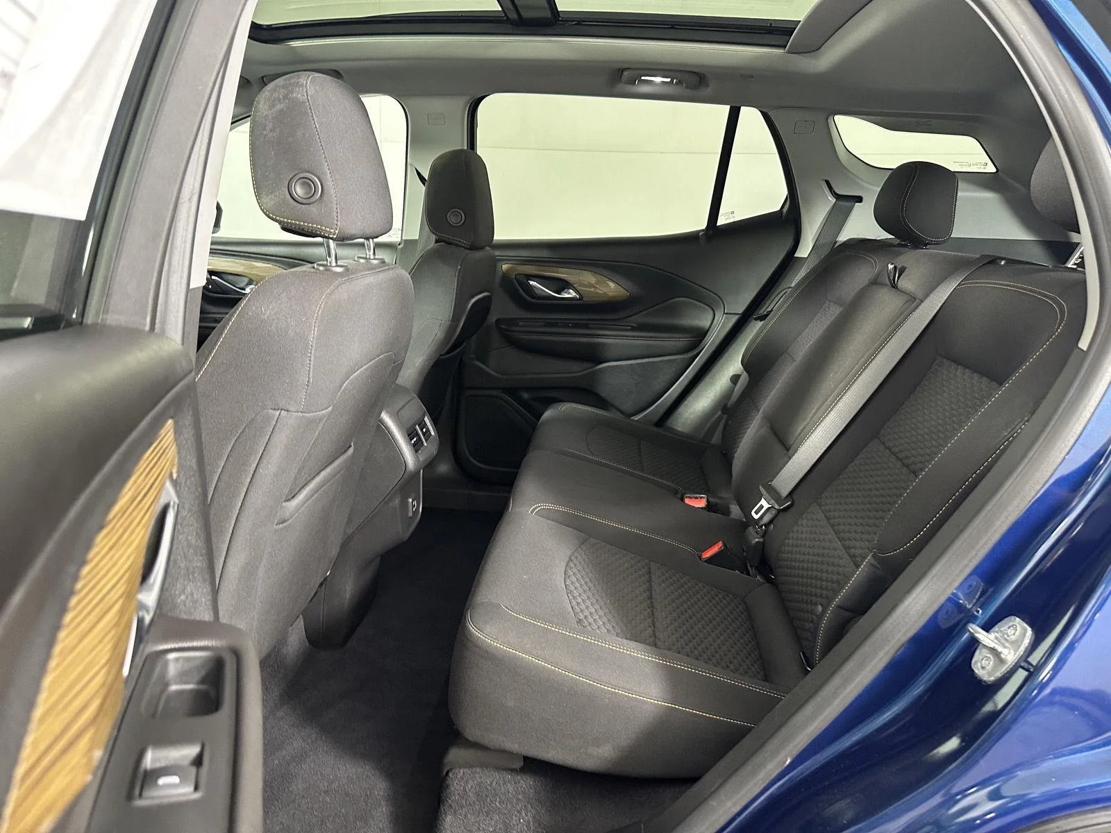 Used 2021 Blue Emerald Metallic GMC SLE image 29