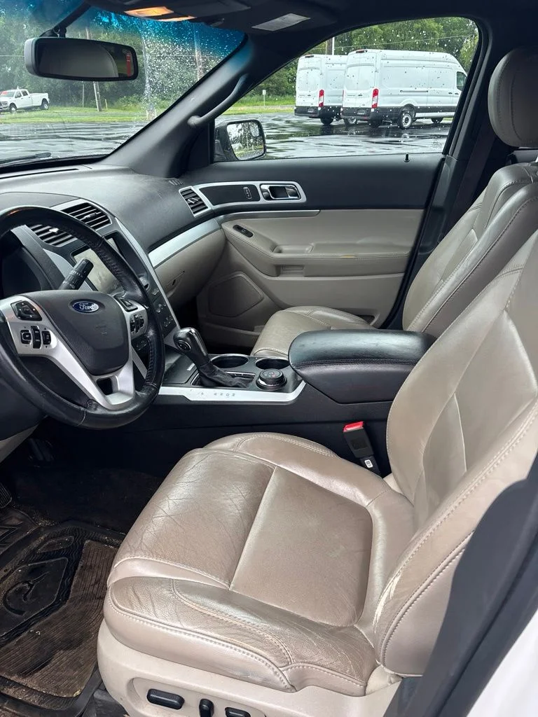 Used 2013 White Platinum Tri-Coat Metallic Ford XLT image 11