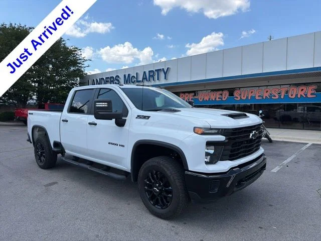 2025 Chevrolet Silverado HD Custom 4WD Crew Cab Standard Box's photo