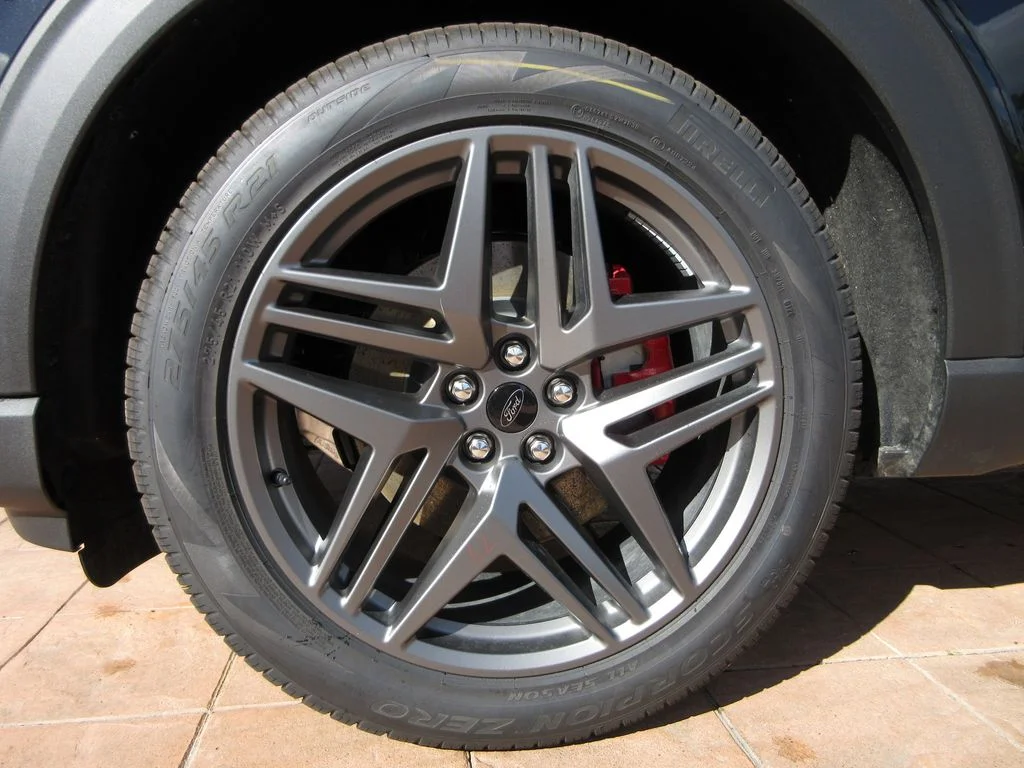 New 2026 Agate Black Metallic Ford ST image 8